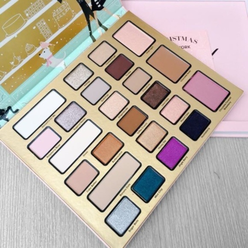 Too Faced Christmas in New York Palette